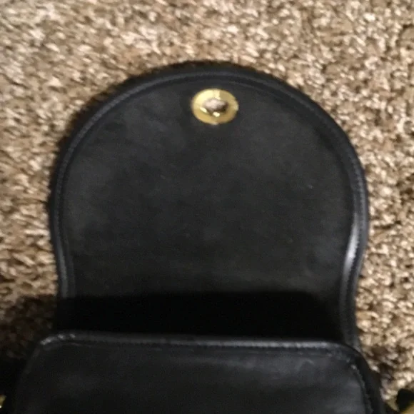 Vintage Coach Classic Black Leather Shoulder Bag - Picture 5 of 8